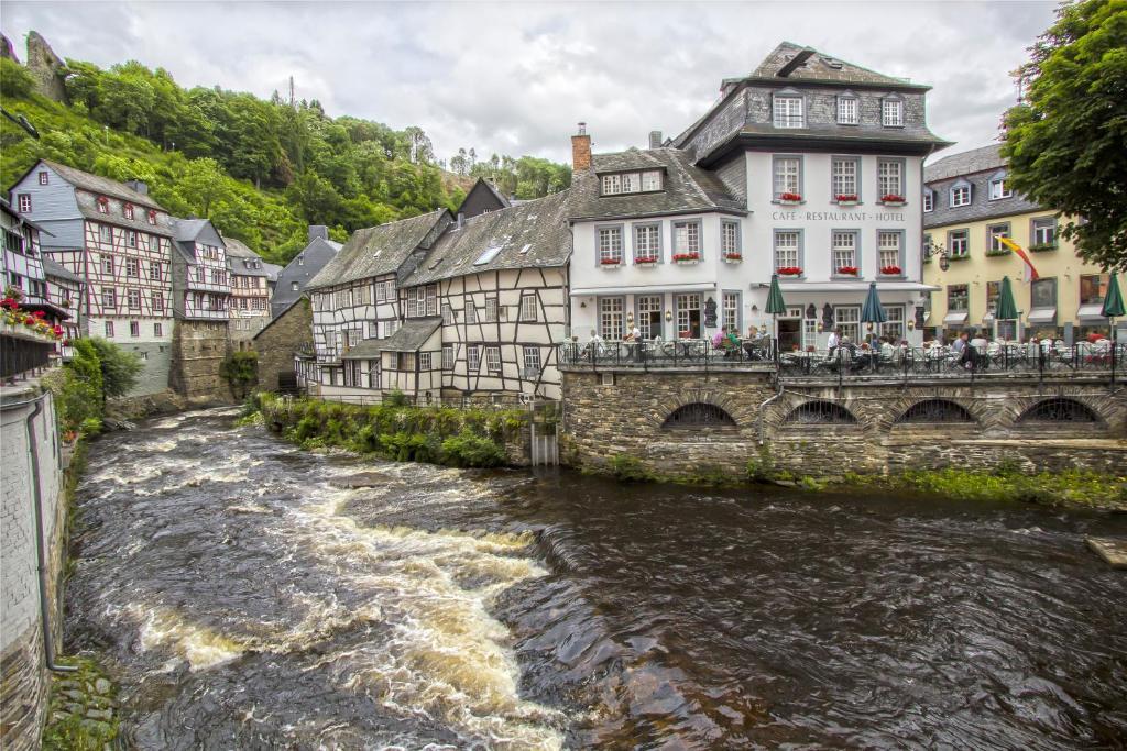 Hotel De Lange Man Monschau Eifel Bagian luar foto