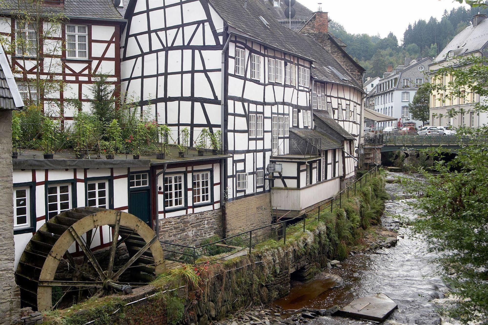 Hotel De Lange Man Monschau Eifel Bagian luar foto